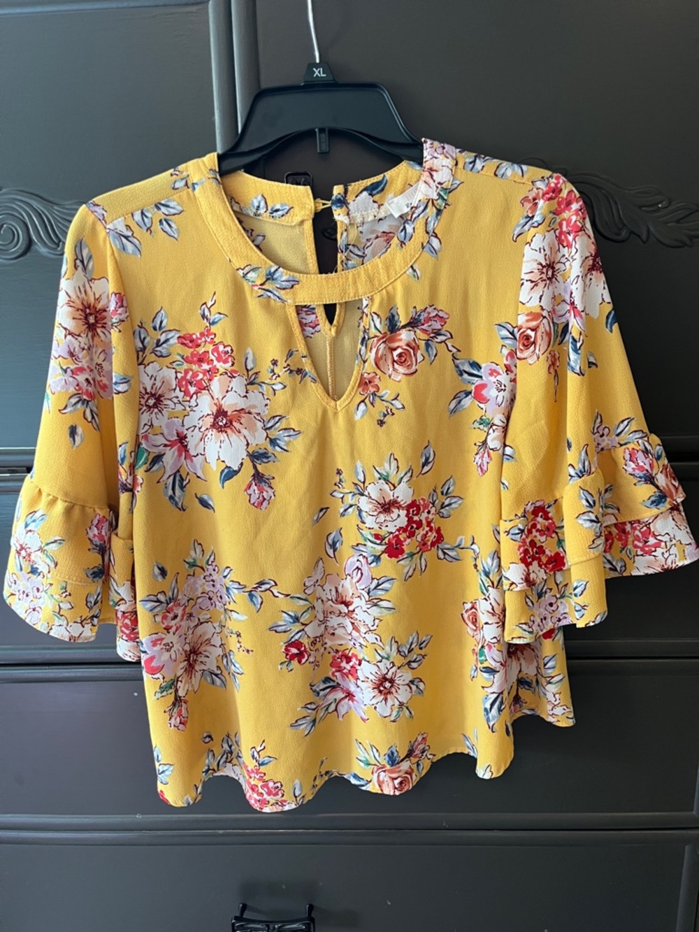 URBAN Romantics Yellow Floral Keyhole Flutter Sleeve Blouse